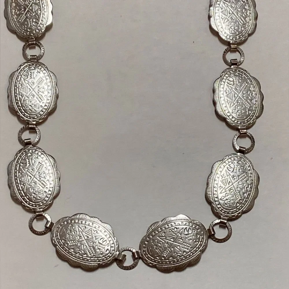 VTG,Textured Silver Tone Concho Belt